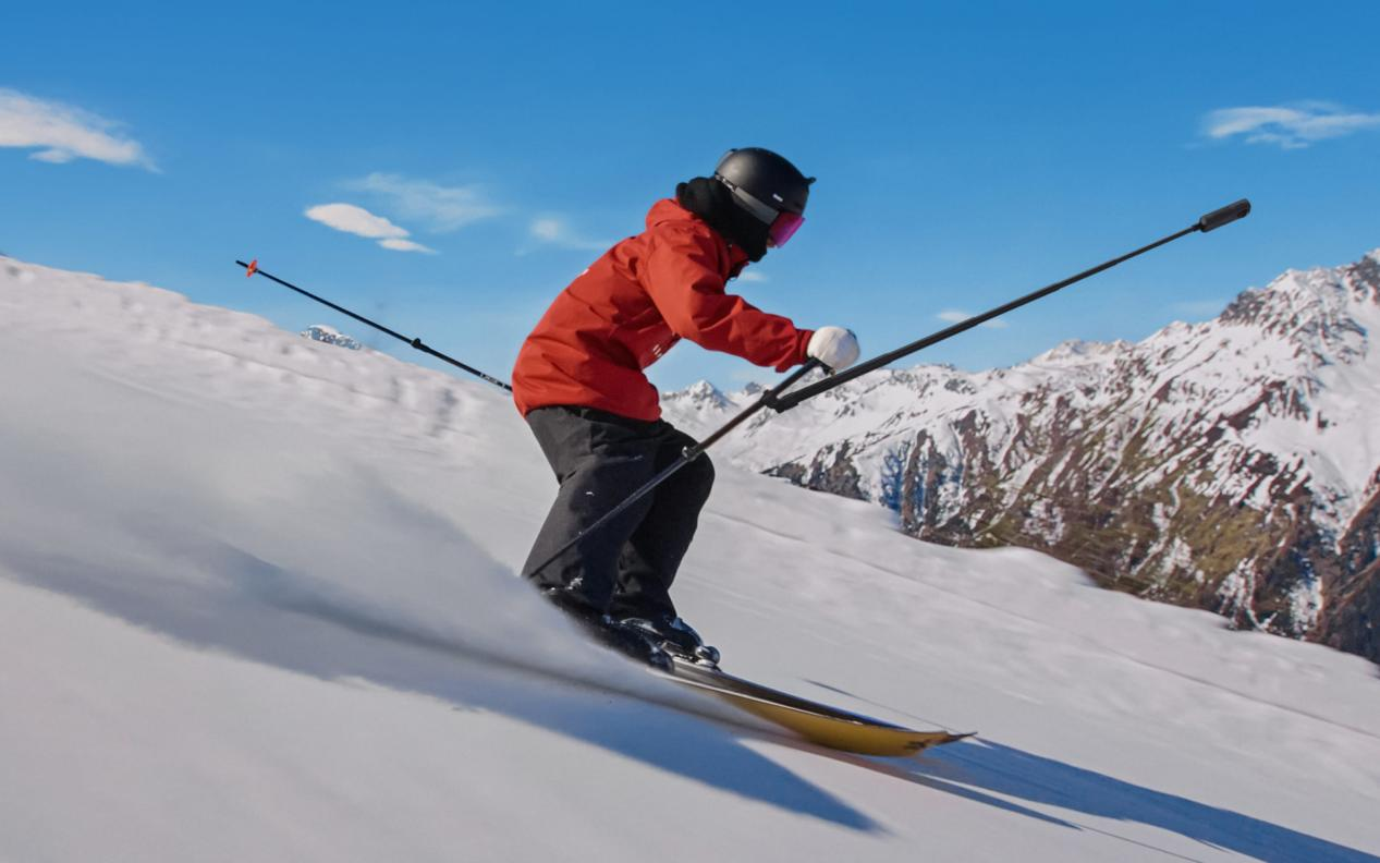 Insta360 X5: The best 360 action camera for snowboarding and winter sports.